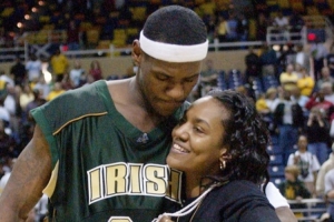 詹姆斯：感谢母亲对我的养育 我知道不能搞砸出人头地的机会